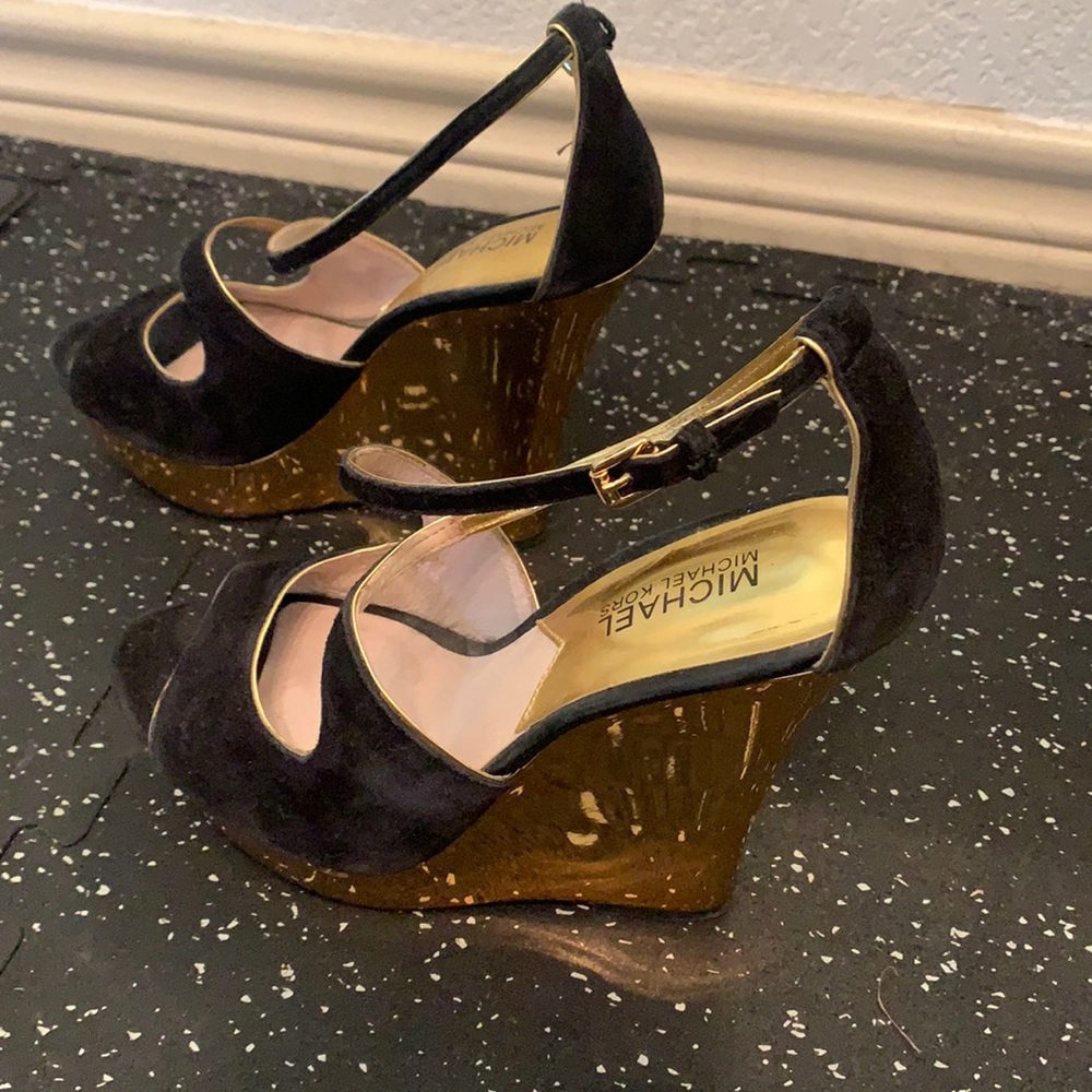 Black and gold Michael kors wedges 8.5